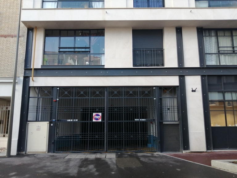 Entrée parking Duclaux à Suresnes