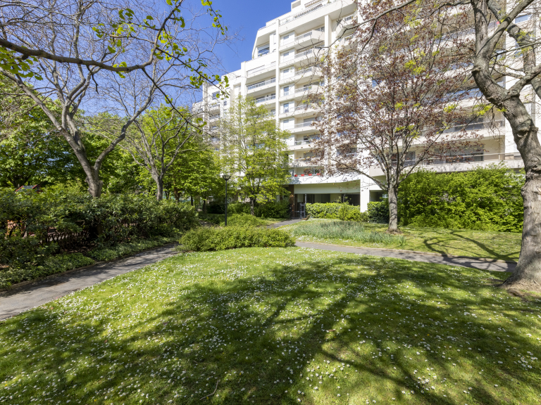 8 avenue Dubonnet à Courbevoie
