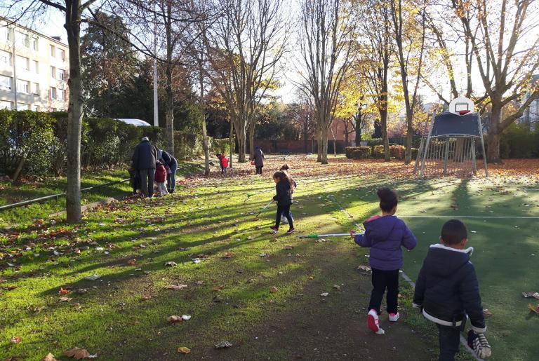 Action propreté avec nos jeunes locataires bénévoles – Photo Hauts-de-Seine Habitat