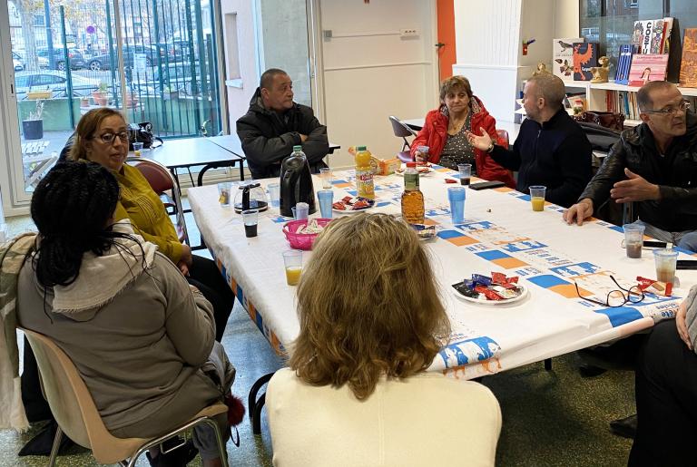 Café des locataires avec les résidents à la Direction de proximité de Clichy - Photo Hauts-de-Seine Habitat