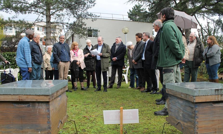 Inauguration de ruches à la résidence seniors André Chénier