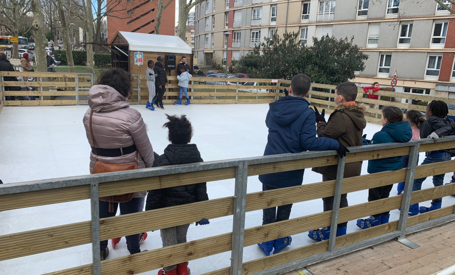 La patinoire éphémère a été installée sur le site de l’Abbé Grégoire à Bagneux