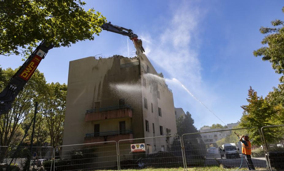 Démolition par grignotage du 18 rue Alfred de Musset - Photo : Christophe Bertolin - IP3 Press