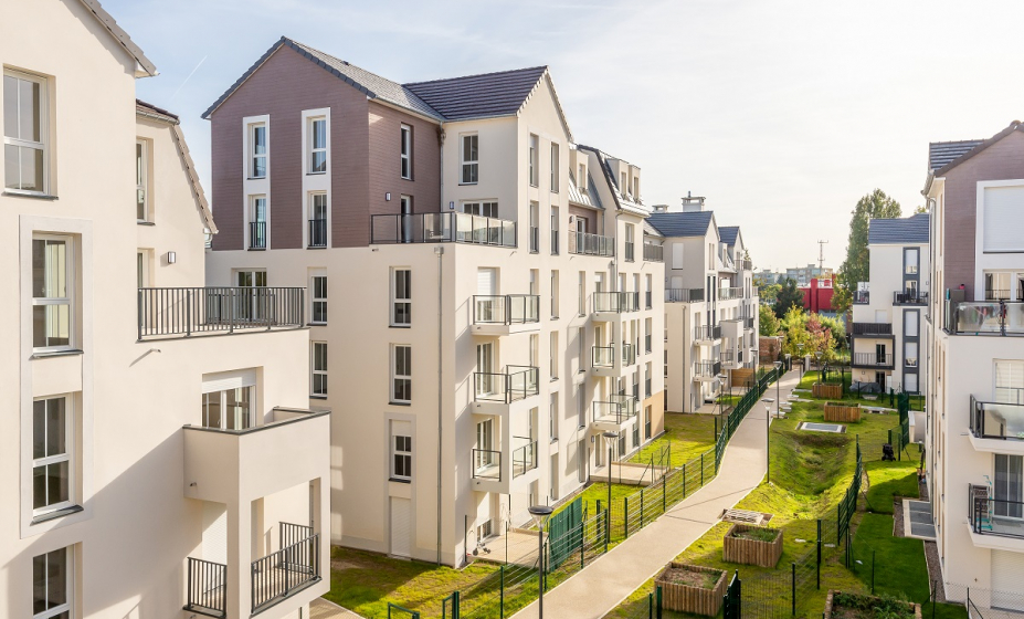 10 rue Claude Bernard à Maurepas, vue sur le cheminement en cœur d'îlot, photo Adeline Bommart