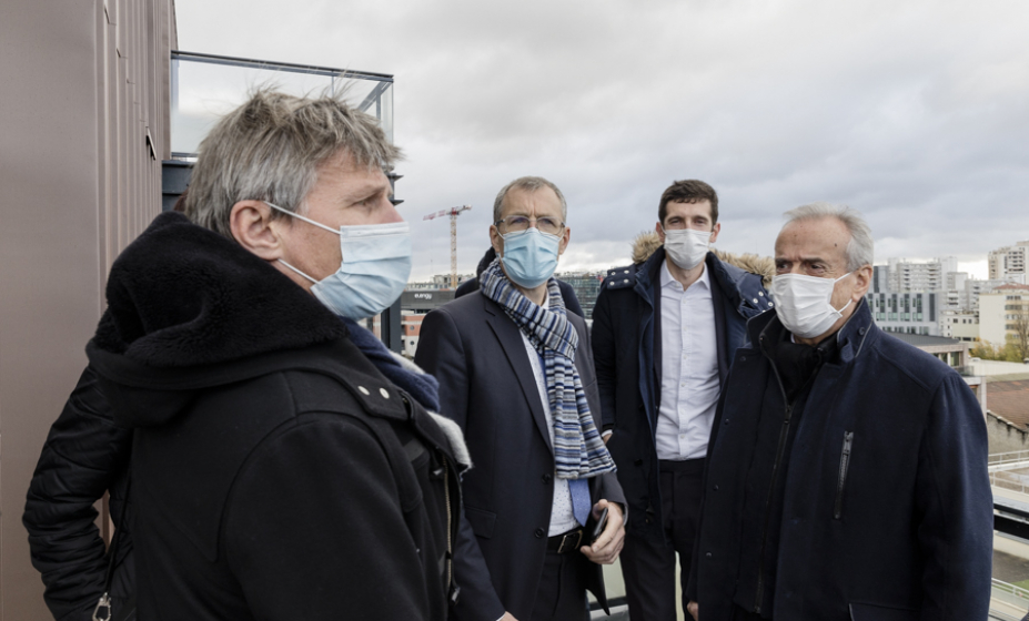 photo du maire et du directeur général sur une terrasse, Photo par l'agence IP3 Press, Marlène Awaad