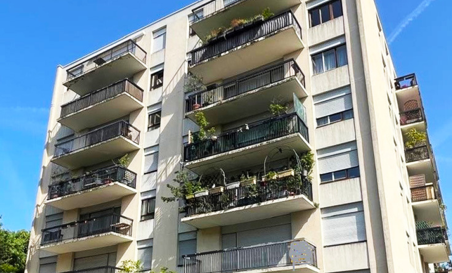 immeuble vue côté parking