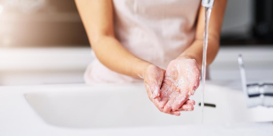 Image Getty, femme en train de se laver les mains